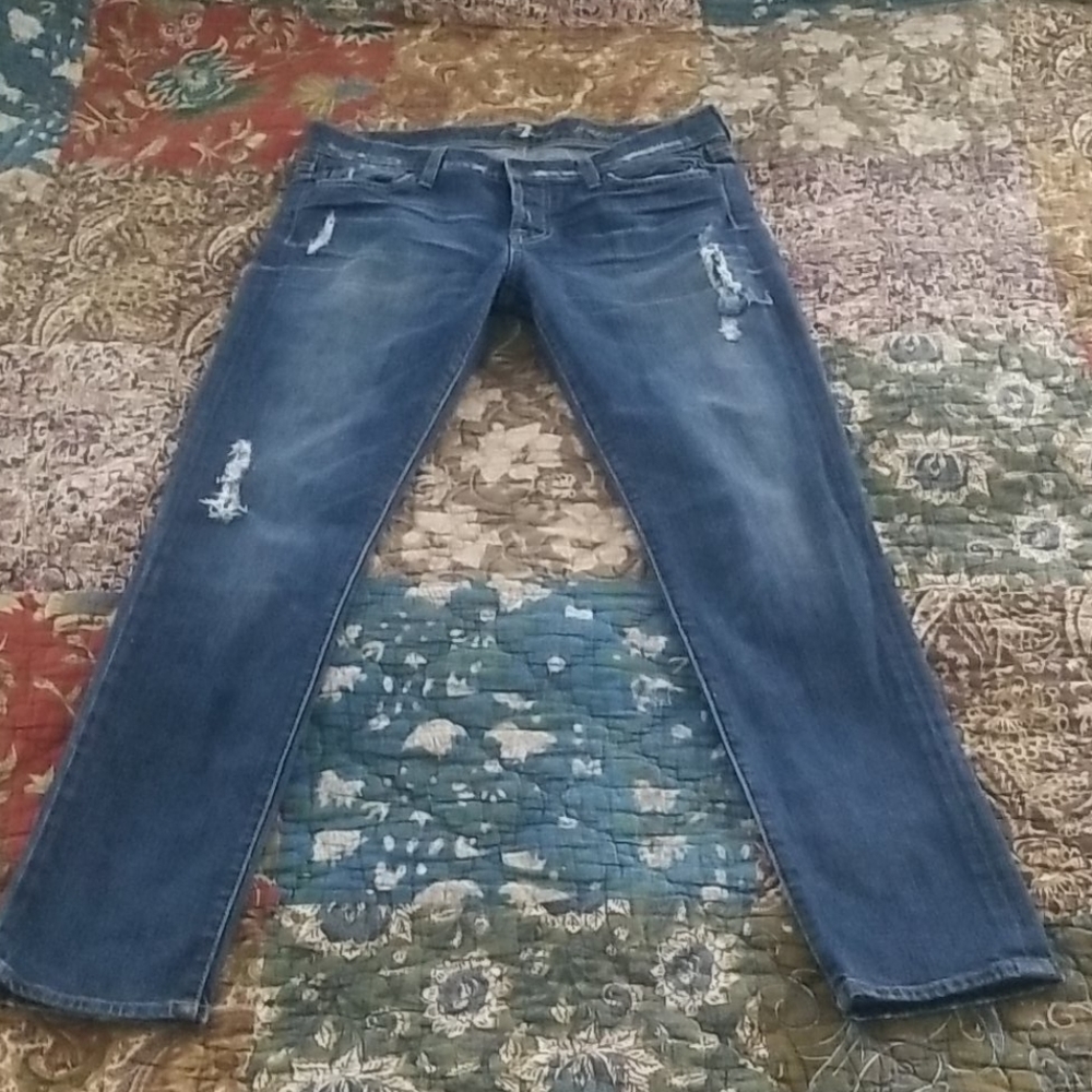 💙 3/$30 Denim! EUC 7FAM distressed jeans, sz 28